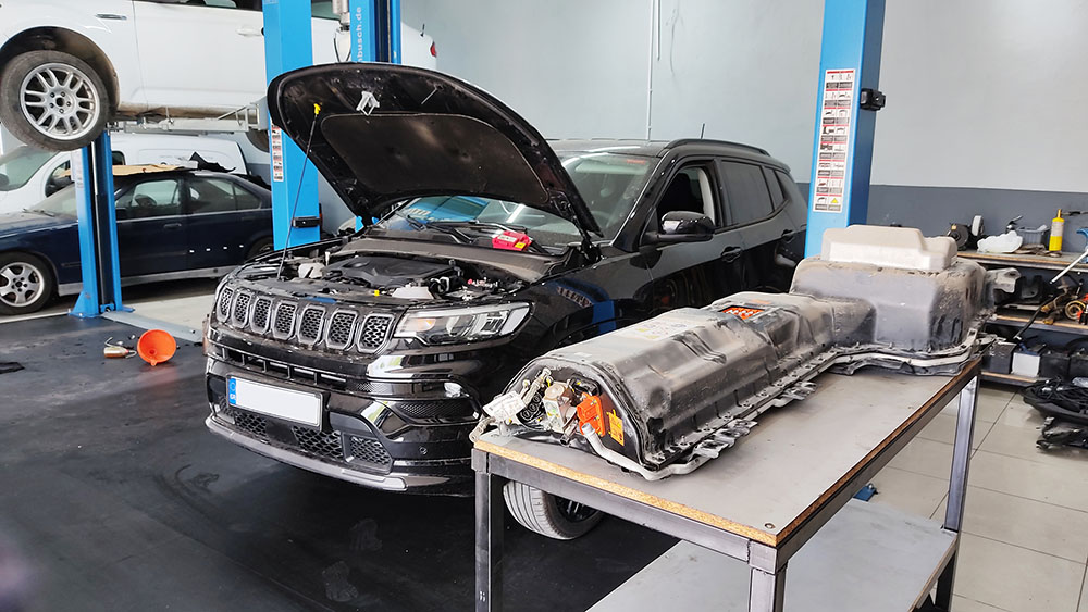 Επισκευή υβριδικής μπαταρίας Jeep Compass 4xe — εικόνα 1